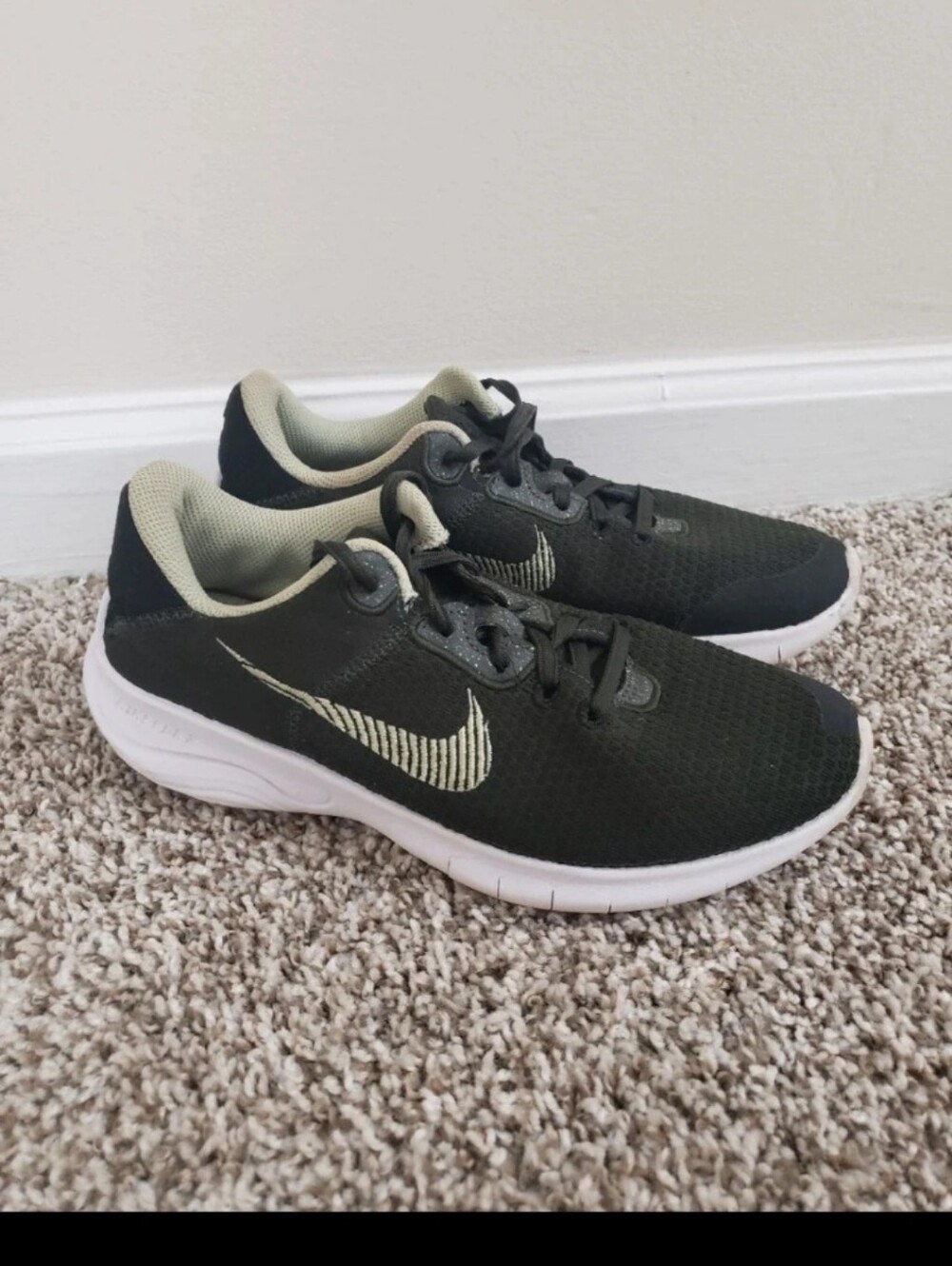 Sz 6 Nike Men's Flex Experience Run 11 Road Running Shoes Green Oliver DD9284-30